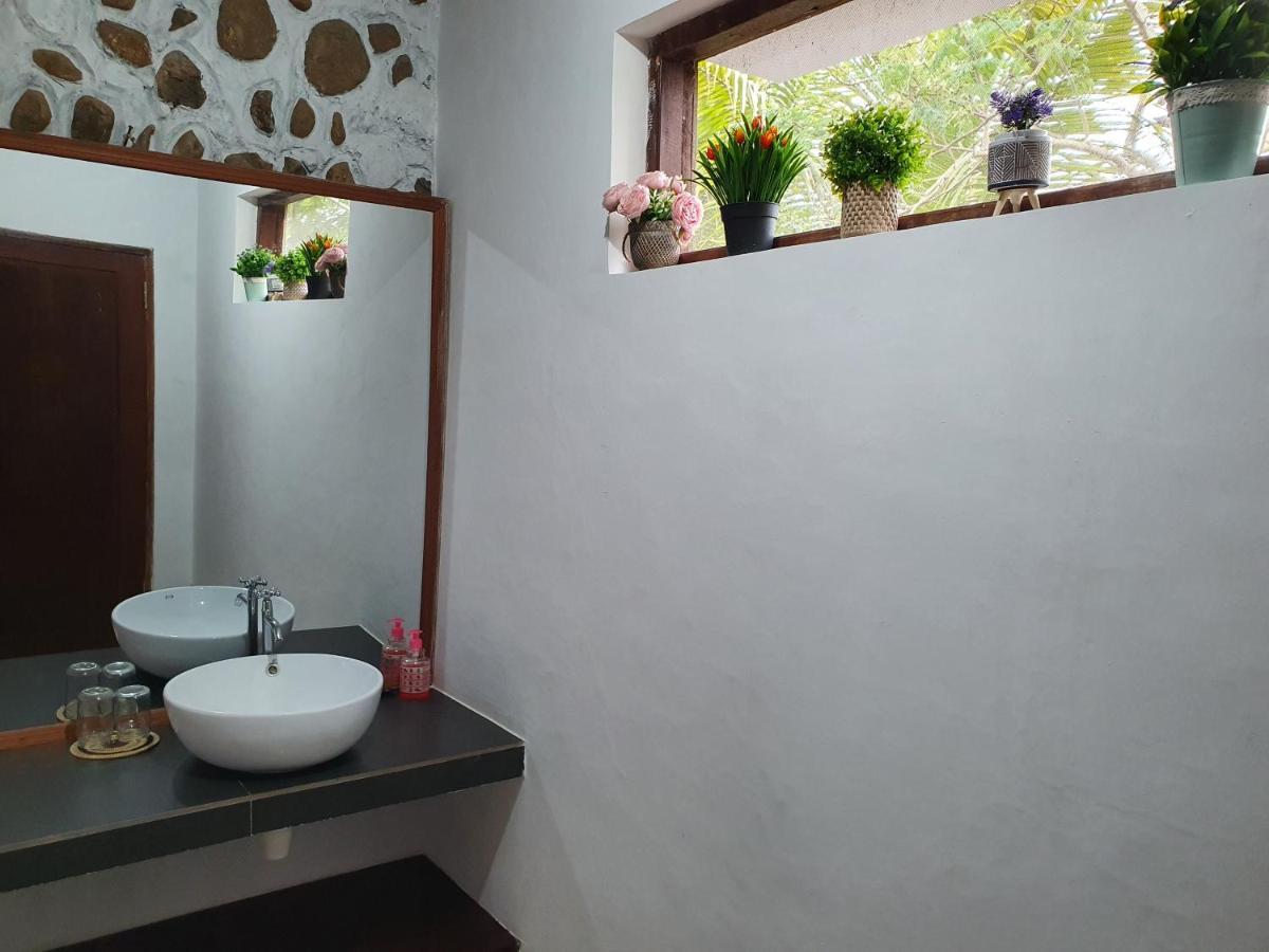 Amban Beach House Manokwari Kültér fotó