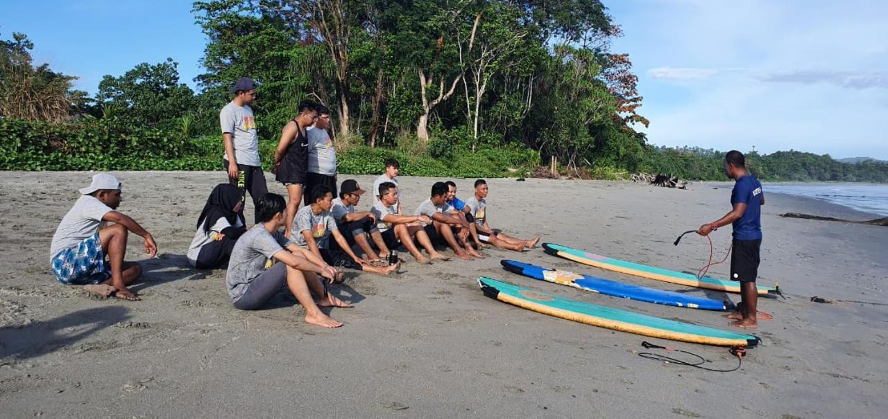 Amban Beach House Manokwari Kültér fotó
